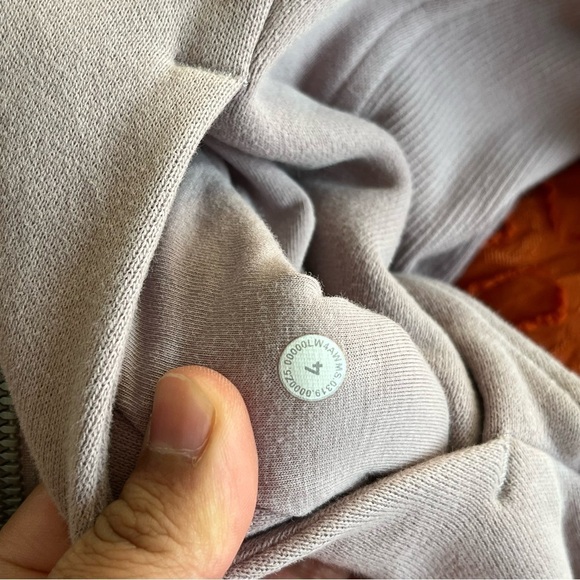 Lululemon Scuba Hoodie *Light Cotton Fleece
Smoky Blush Size 4 Full Zip - Picture 8 of 9